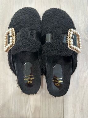 Suecomma Bonnie Jewel Buckle Eco-Fur Sandals Black – Size 39 – Box & Dust Bag